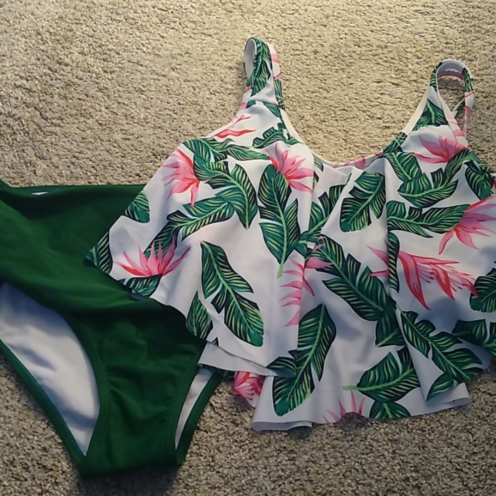 LAST DROP Women's bathing suit size L - NEW